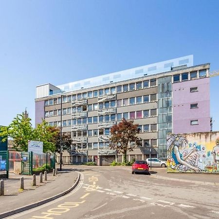 Trendy, Urban Open Plan Apartment Bristol Exteriör bild