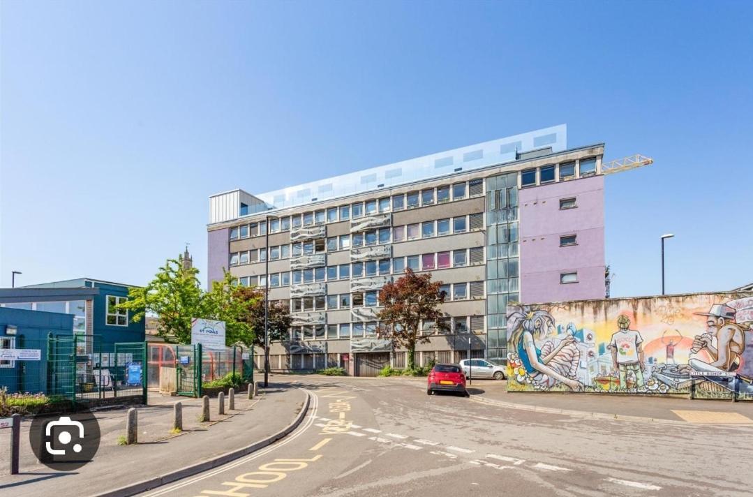 Trendy, Urban Open Plan Apartment Bristol Exteriör bild